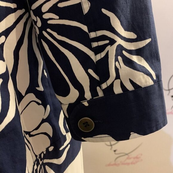 Chico's. Size 1 - Small. Open front jacket. 3/4 Sleeve. Button Cuff. B92. - Picture 3 of 4